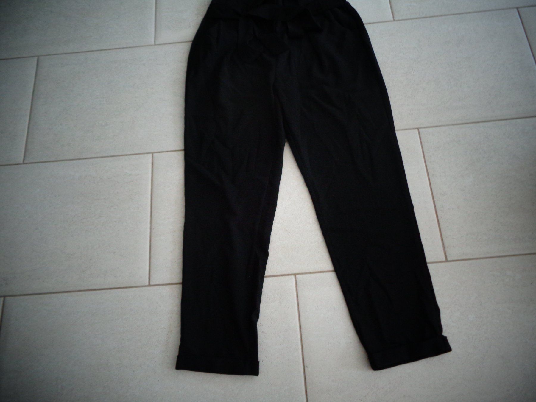 Hosen: HOSE DAMEN GR.S NEUWERTIG – Neu (gemäss Beschreibung) aus Rotkreuz von Samballi