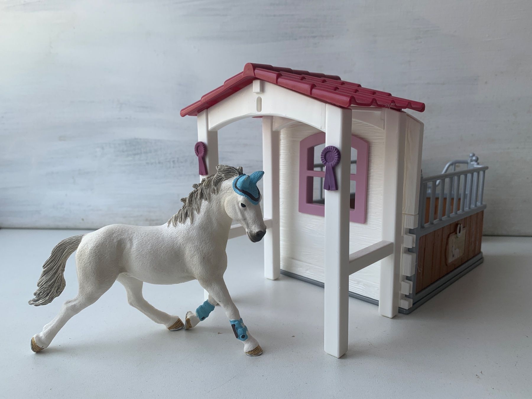 Schleich Giocattoli: Schleich Pferd Araber Schimmel Pferdebox Stall – Usato da Belp venduto da you-and-me 4