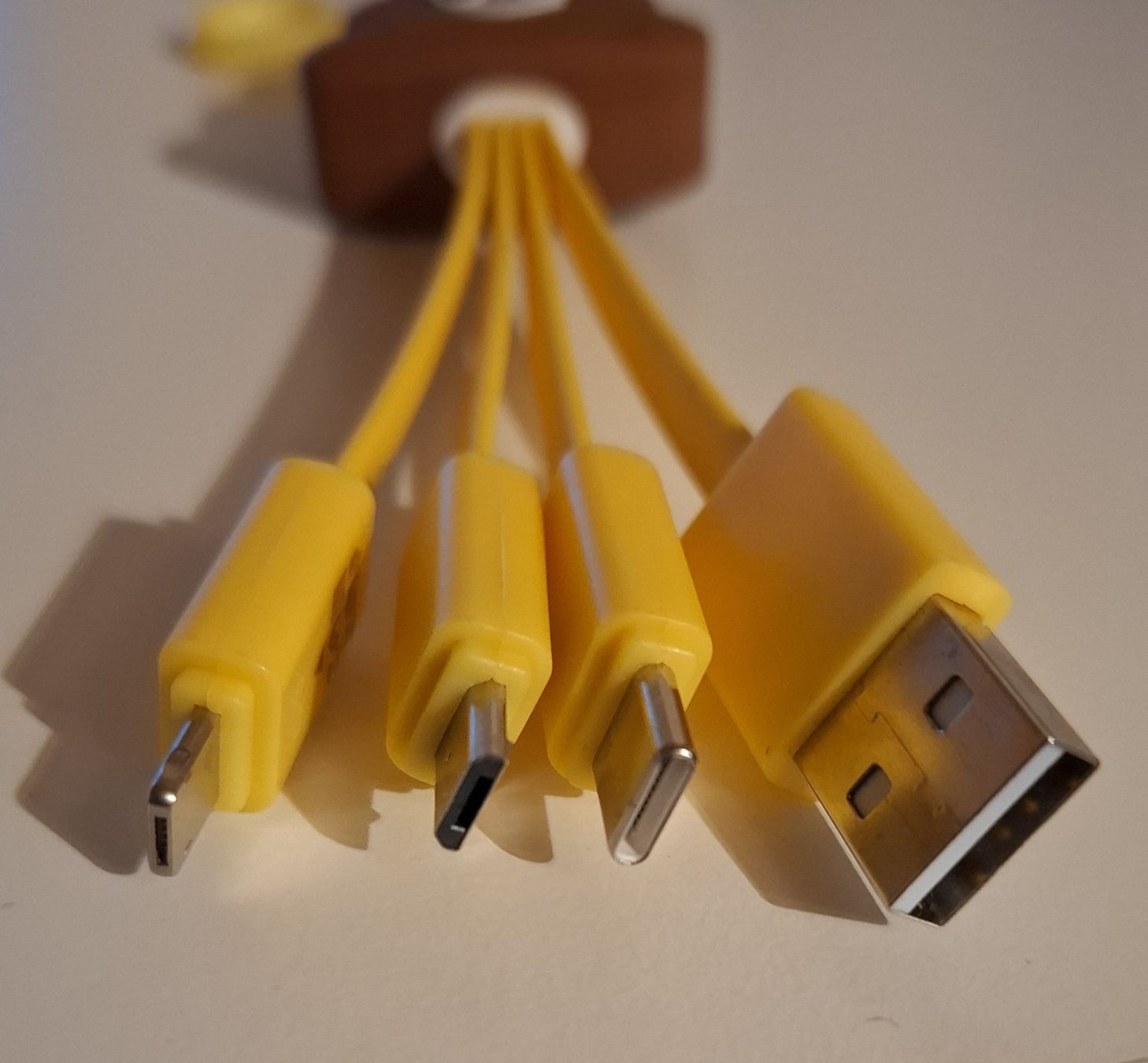 Ladegeräte: Porte-clé câble multi chargeur – Gebraucht aus Châtel-Montsalvens von jen_lbc2 1