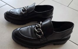 Schwarze Kunstleder Loafer mit Kette, Grösse 38