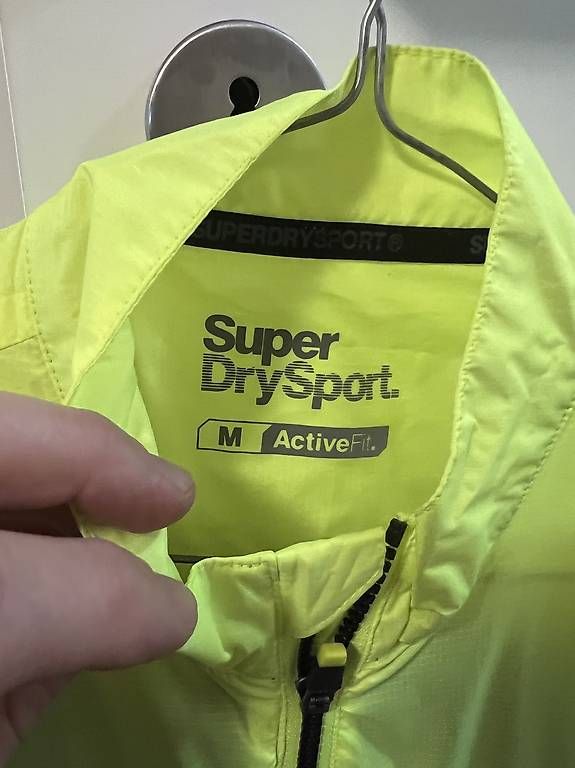 Superdry Giacche: Giubbotto Core Running uomo tg.M – Nuovo (secondo la descrizione) da Locarno venduto da Cappeandrea 1