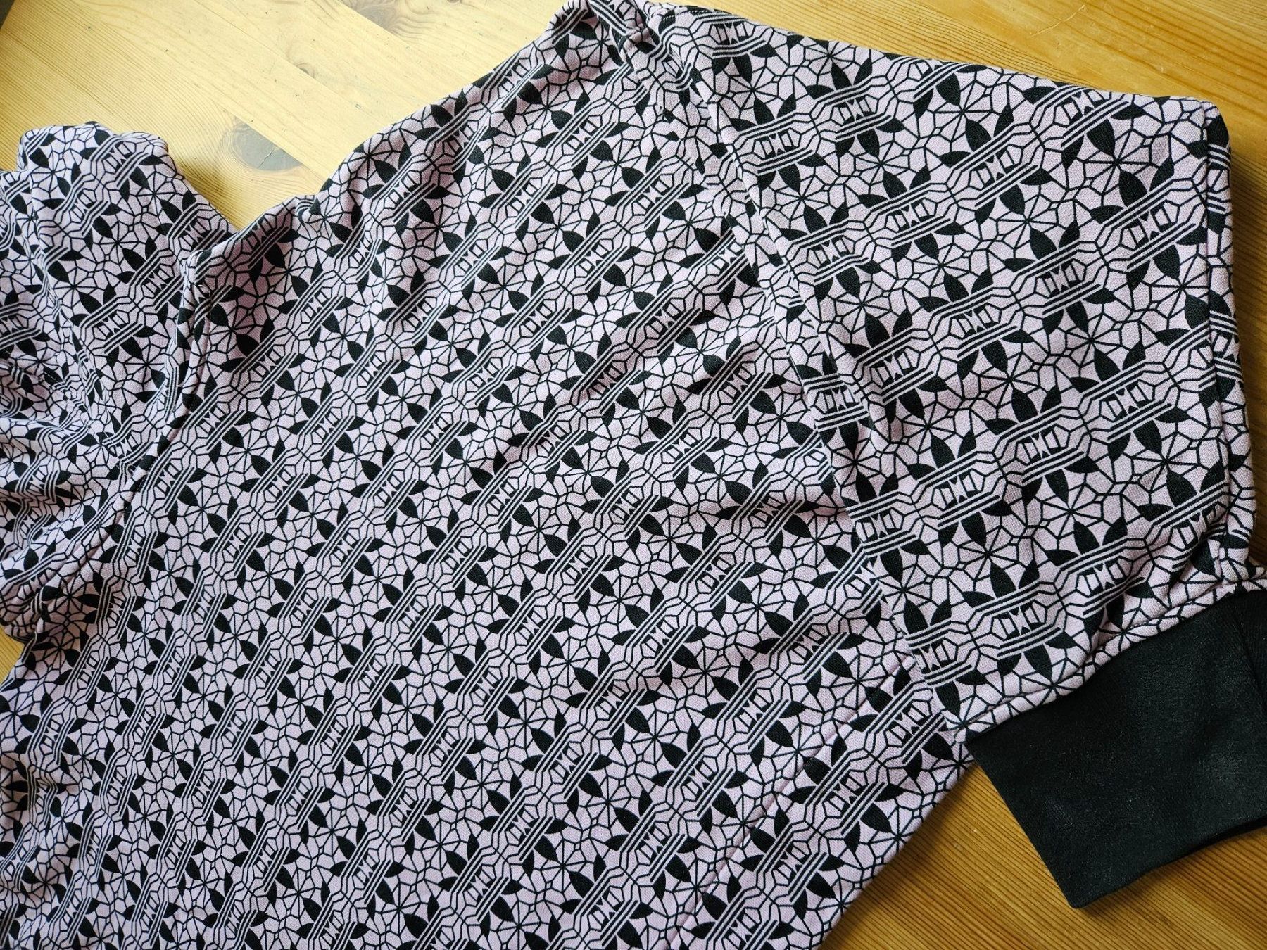 Adidas Maglioni & Felpe: Cropped Sweater adidas Grösse S retro Pullover Hoodie – Usato da Hägglingen venduto da United-Village-Trade 8