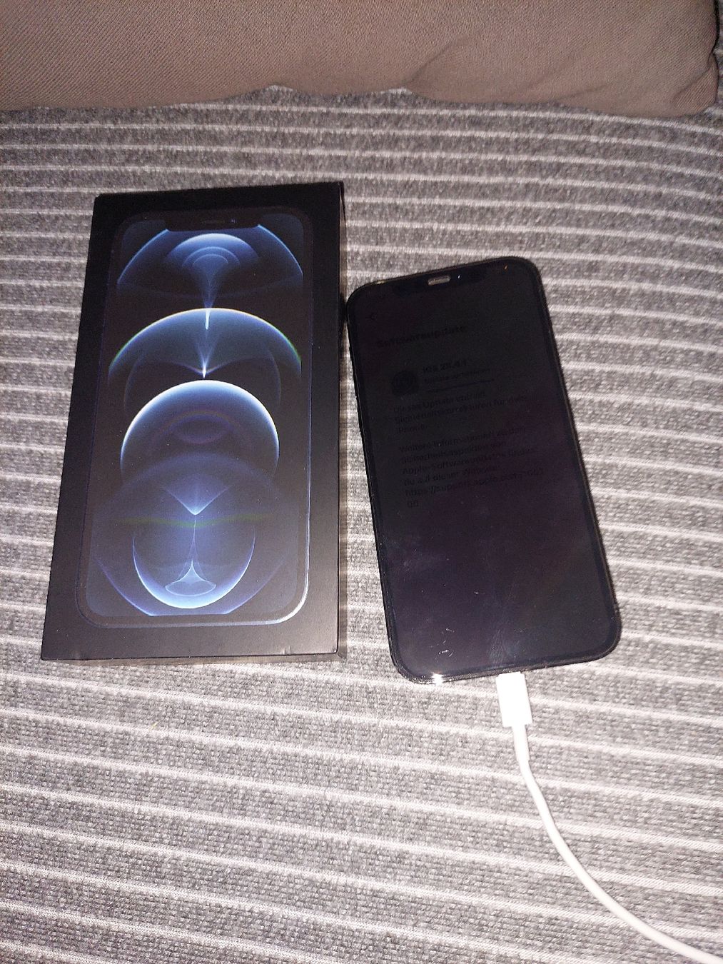 Apple Handys / Smartphones: Apple iPhone 12 Pro  mit Originalverpackung – Gebraucht aus Luzern von M.Ai