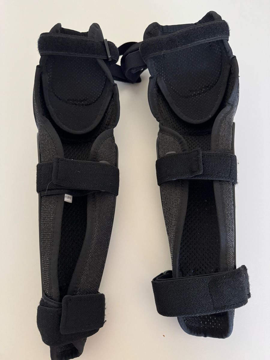 Schutz & Schoner: Dainese Knee v E1 knee pads – Neu (gemäss Beschreibung) aus Henniez von ROCKZILLA 1