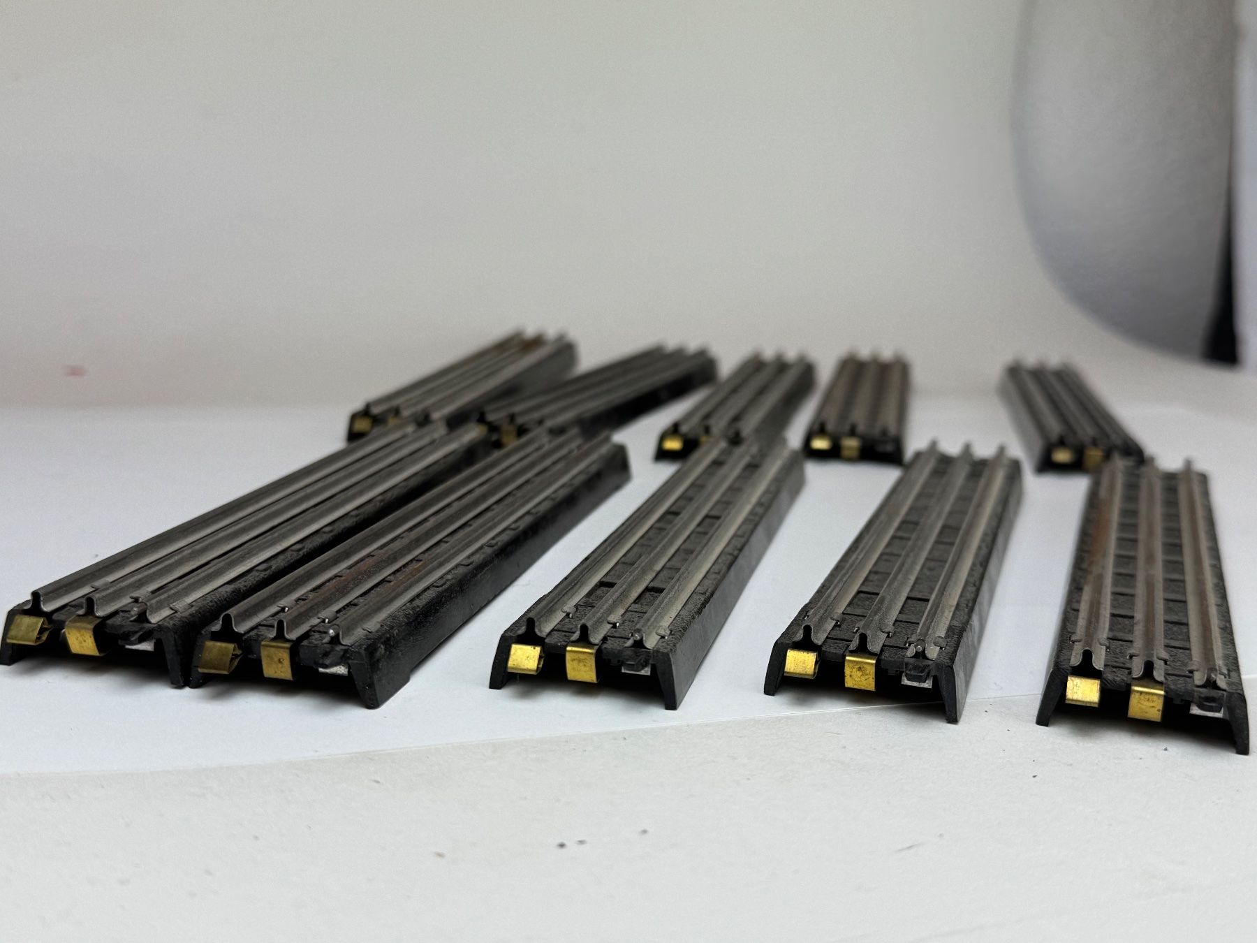 Trix Modelleisenbahnen: GB3-    Trix 10 x gerade Gleise Bakelit – Gebraucht aus Elm von Wikmtz