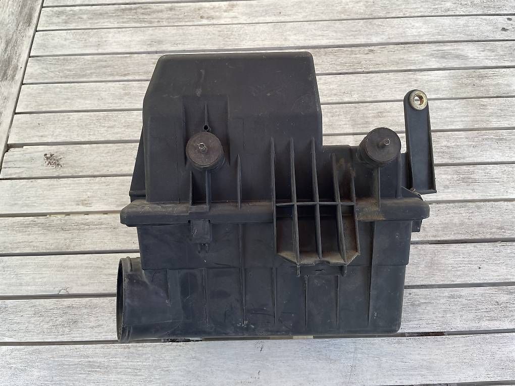 Tutti pezzi di ricambio auto: BMW E30 Luftfilterkasten M20 – Usato da Reinach BL venduto da mme_c9k2 2