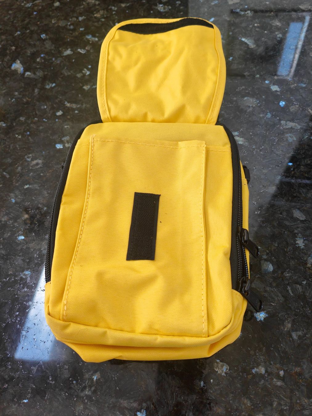 Altro in  Abbigliamento & Accessori: Umhänge Tasche – Nuovo (secondo la descrizione) da Zürich venduto da Mumpfi9 1