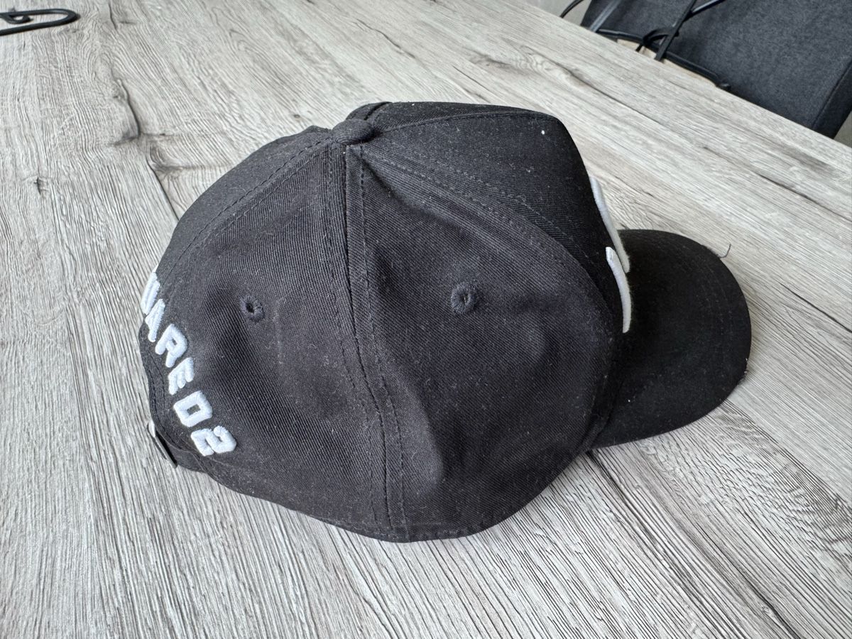 Dsquared2 Altro in  Abbigliamento & Accessori: DSquared2 Icon Kappe – Usato da Villmergen venduto da van_xv9t 1