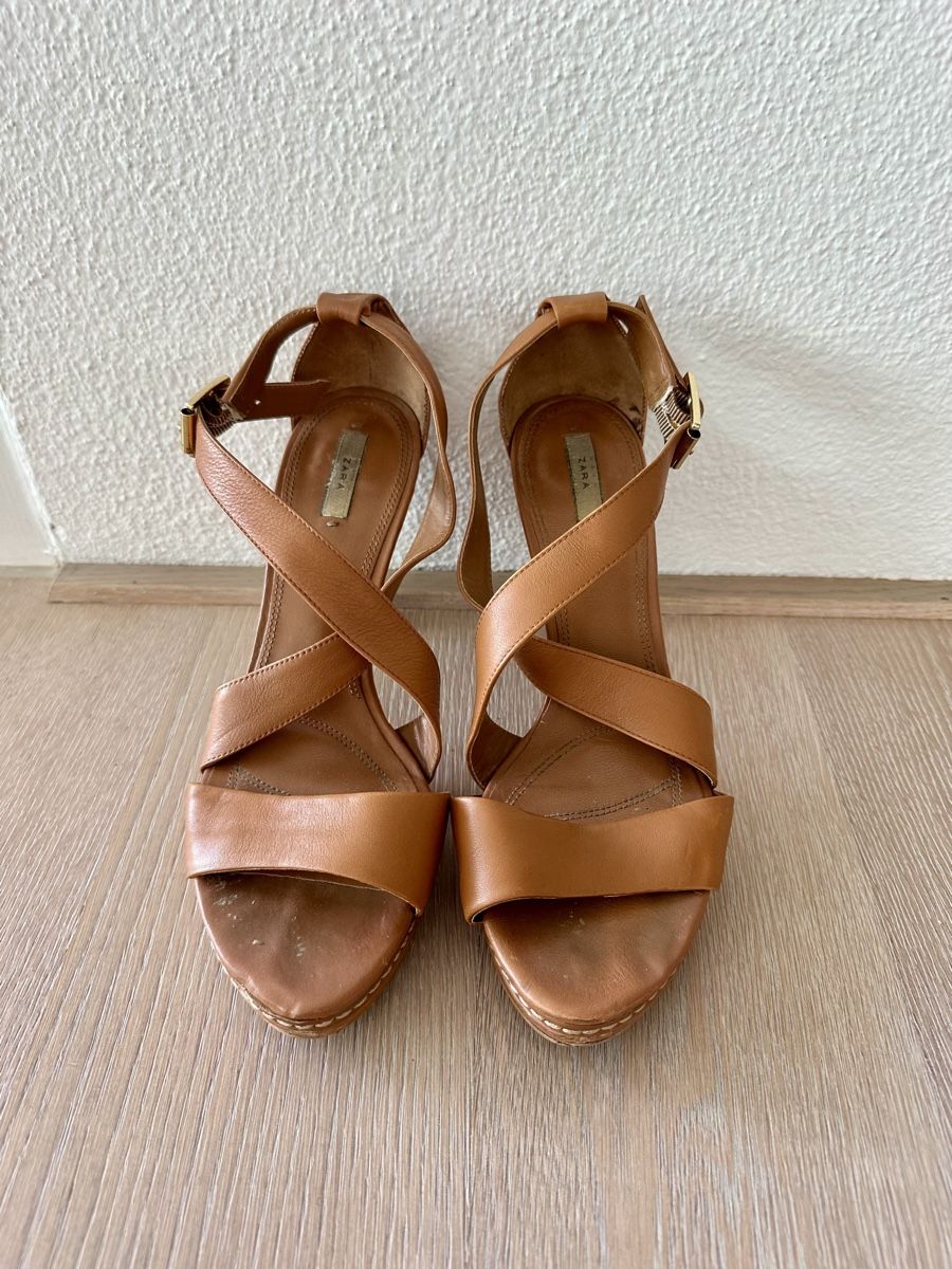 Zara Scarpe da donna: Zara tan leather cross-strap sandals – Usato da Horgen venduto da cfedier2212