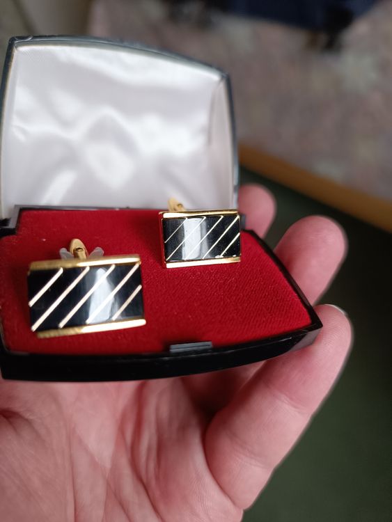 Urban-Jewelry Manschettenknöpfe Für Herren - Schwarz-Rot Mit Kohlefaser-Optik, Elegant & Langlebig