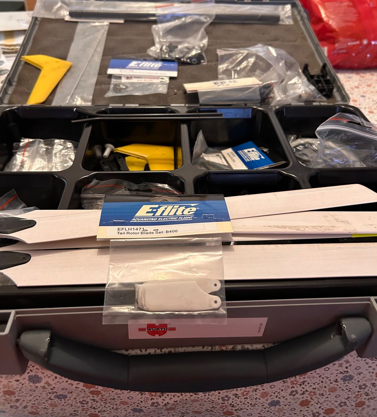 E-Flite RC Modellbau: Pièces détachées pour hélicoptère E-flite Blade 400! – Gebraucht aus Monthey von ase_p2zk 9