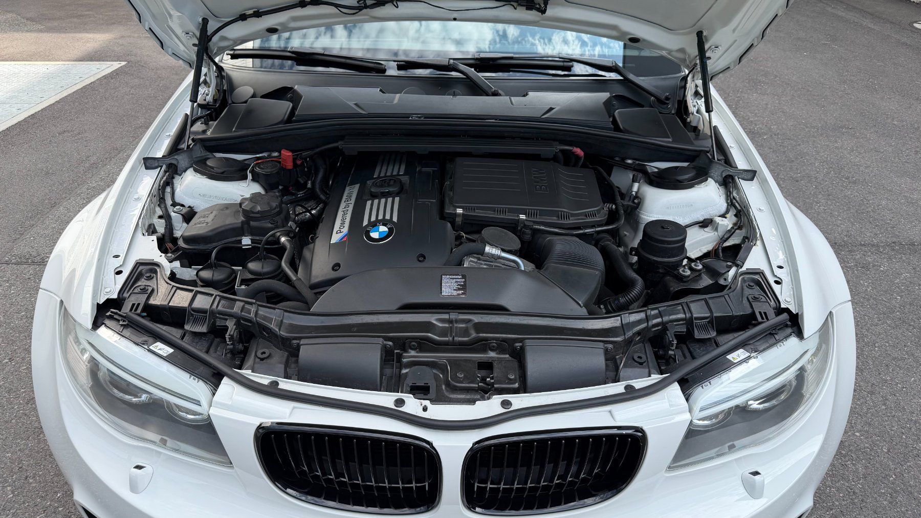 BMW Autos: BMW 1er M Coupé | 2. Hand | Unfallfrei | Keyless-Go | DAB – D'occasion à Schüpfen par rafe02 4