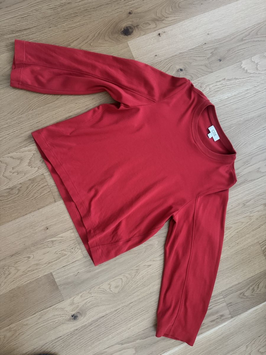 Cos Blusen: COS Rotes Langarmshirt  – Gebraucht aus Zürich von agnieszka_p 1