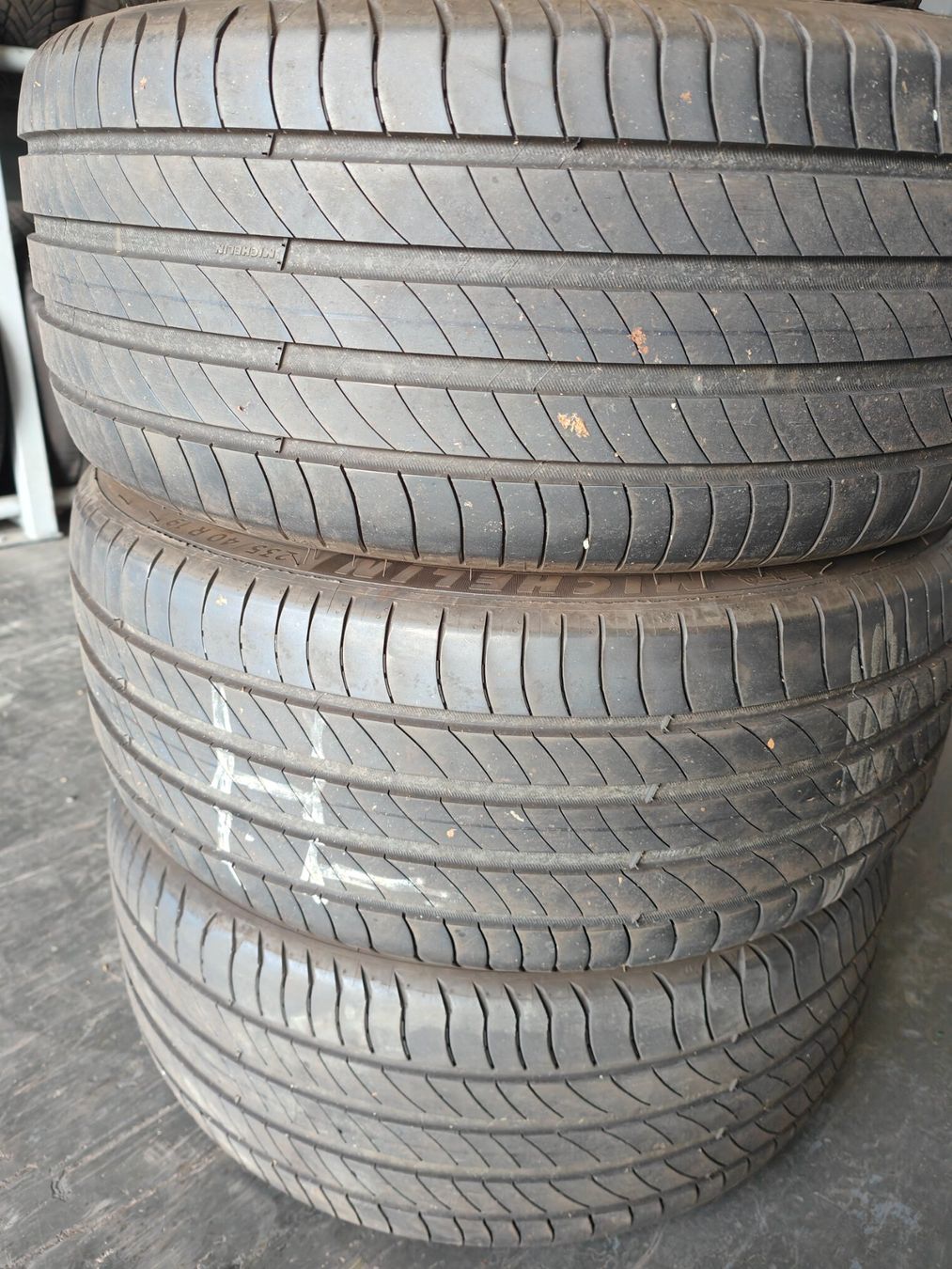 Michelin Pneumatici & Ruote complete: Sommerreifen 235/40 R19 – Usato da Oberengstringen venduto da Reifen-Lagerverkauf 5