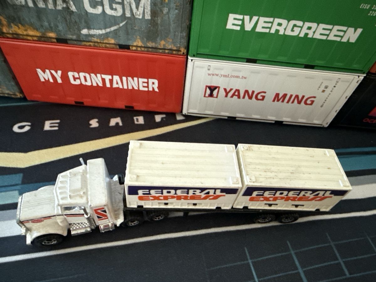 Peterbilt Modellautos: Matchbox Peterbilt Sattelzug Federal Express Weiss, Sammlers – Gebraucht aus Basel von Zomeg 2