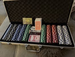 Pokerset im Alukoffer mit Chips Karten und Würfeln