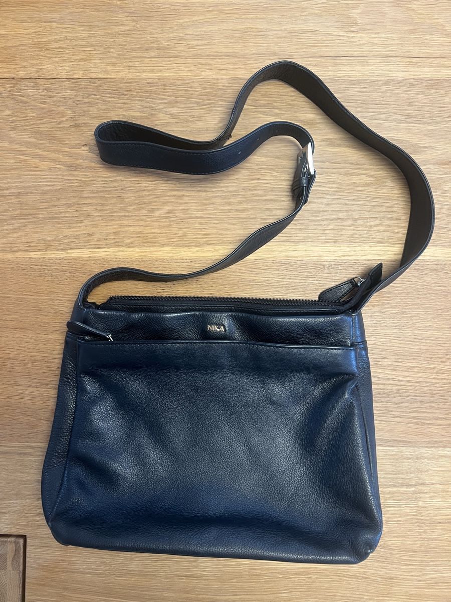 Borse da donna: Leder Umhängetasche der Marke Nika – Usato da Wil SG venduto da WauWauBoutique