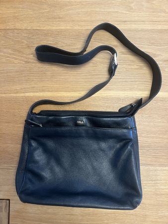 Leder Umhängetasche der Marke Nika