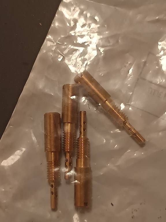Tutti gli attrezzi: Genuine Mikuni VM28/486 Series Pilot Jets – Nuovo e nell'imballaggio originale da Brütten venduto da engiadinaa 1