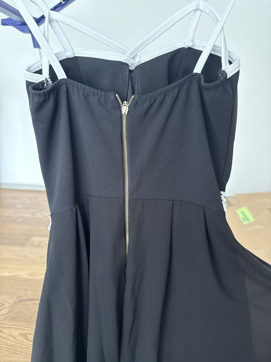 Kleider: Süsser Jumpsuit schwarz Grösse S/M – Gebraucht aus Zürich von bia_6kmj 3