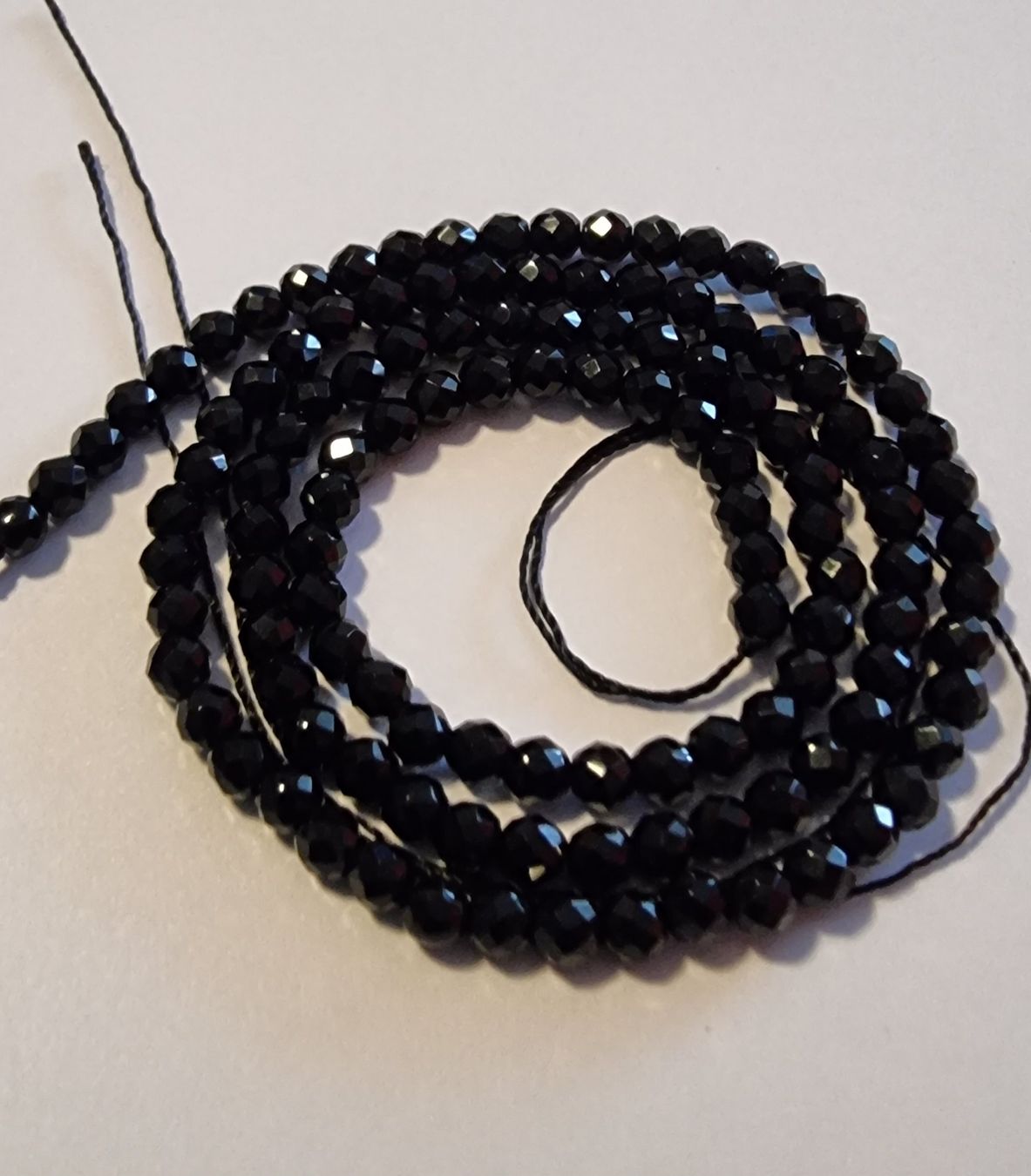 Minerali & Pietre curative: Onyx schwarz facettiert 3mm. Strang – Nuovo e nell'imballaggio originale da Menziken venduto da Mirager 4