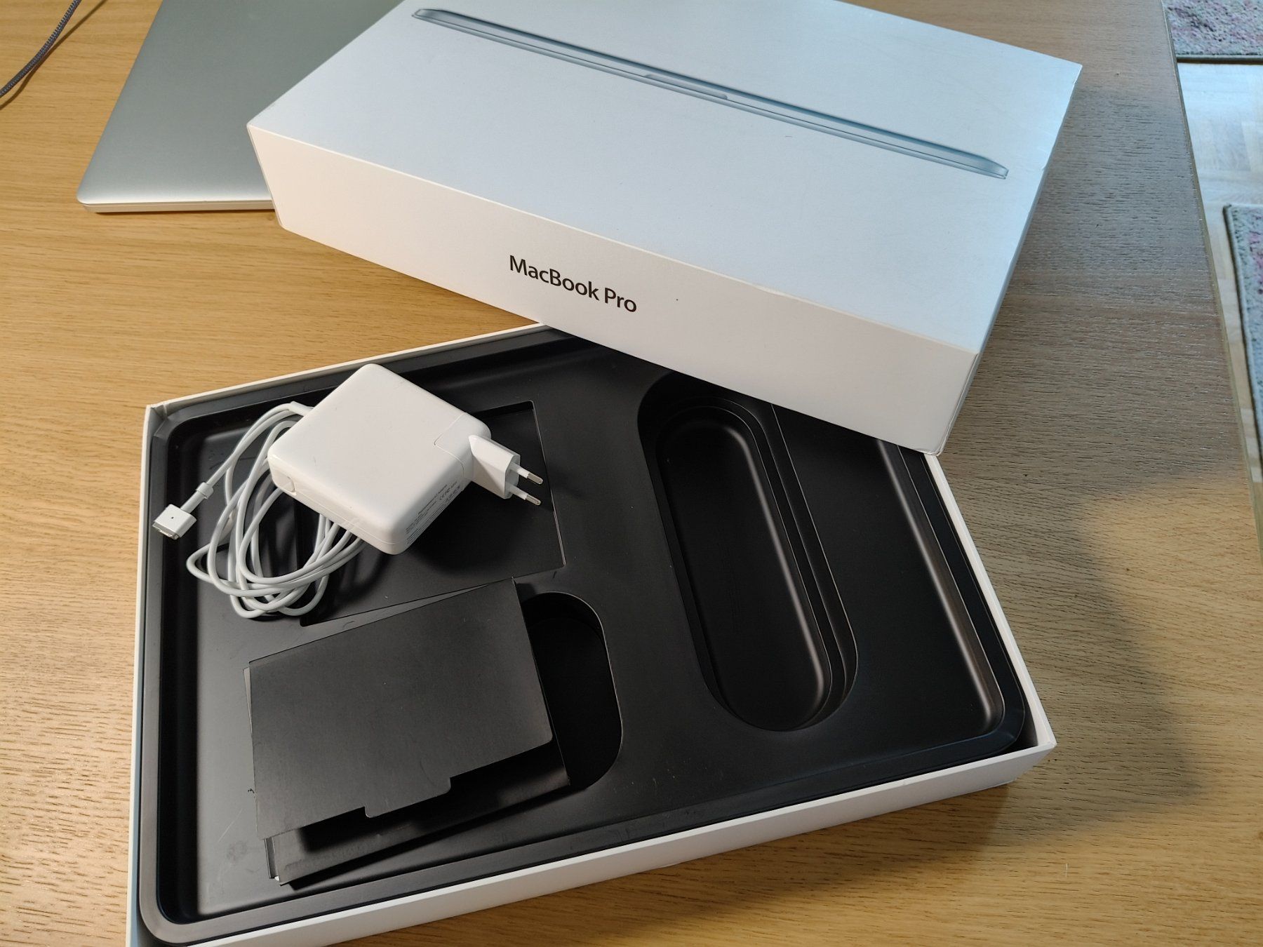 Apple Notebook: MacBook Pro 15" - A1398 - SSD - GeForce - i7 - OS Ventura – Usato da Zürich venduto da DonBodo 7