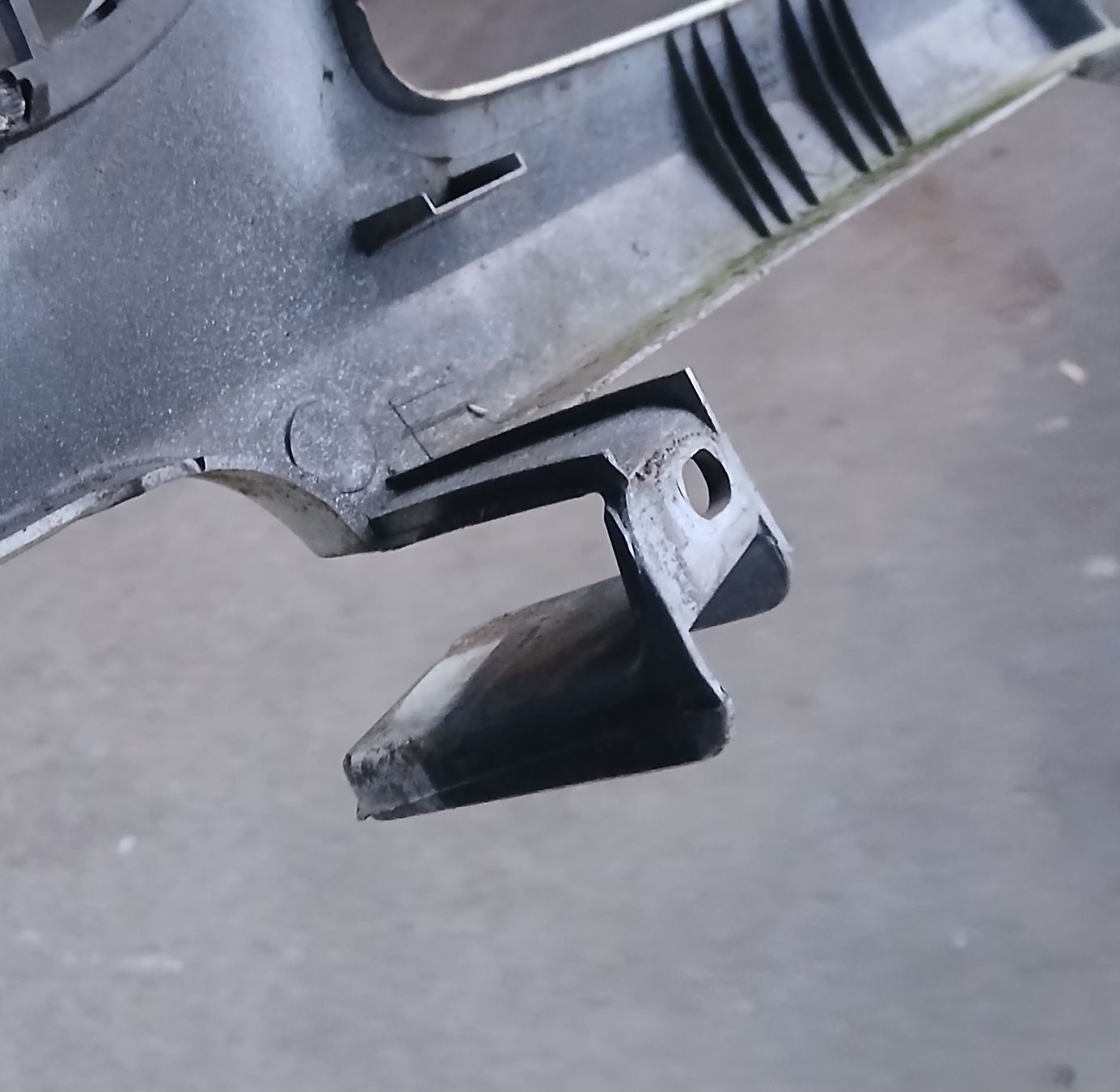 Renault Tutti pezzi di ricambio auto: Calandre Renault Express 1994-2001 – Usato da la heutte venduto da Auto-stock 3