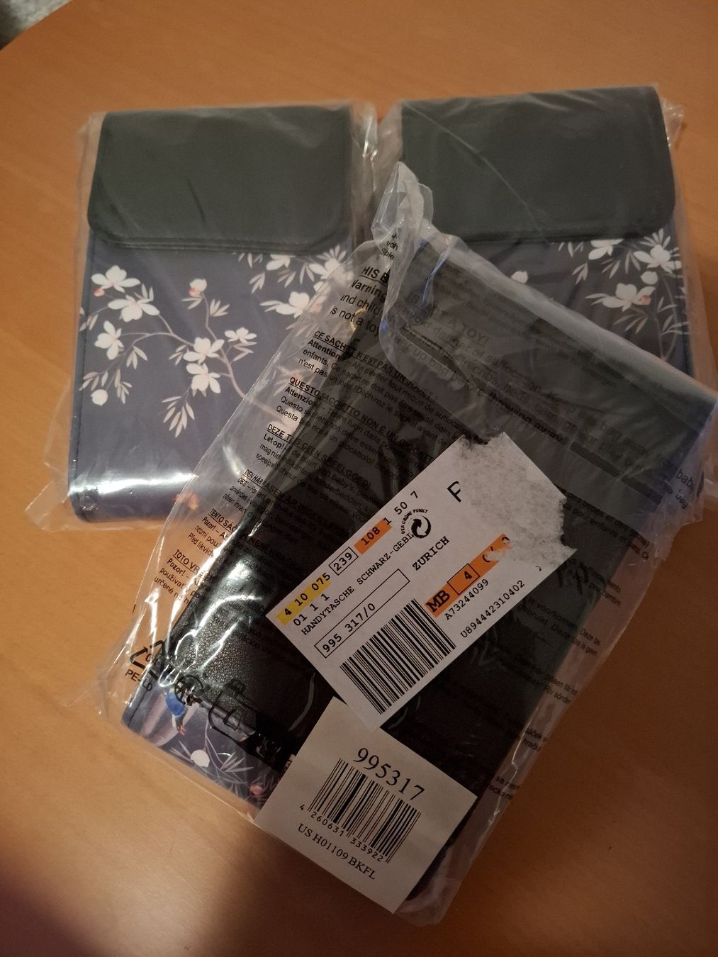 Borse da donna: 3 Handytaschen Neu Originalverpackt – Nuovo e nell'imballaggio originale da Münchenbuchsee venduto da Cori1968 1