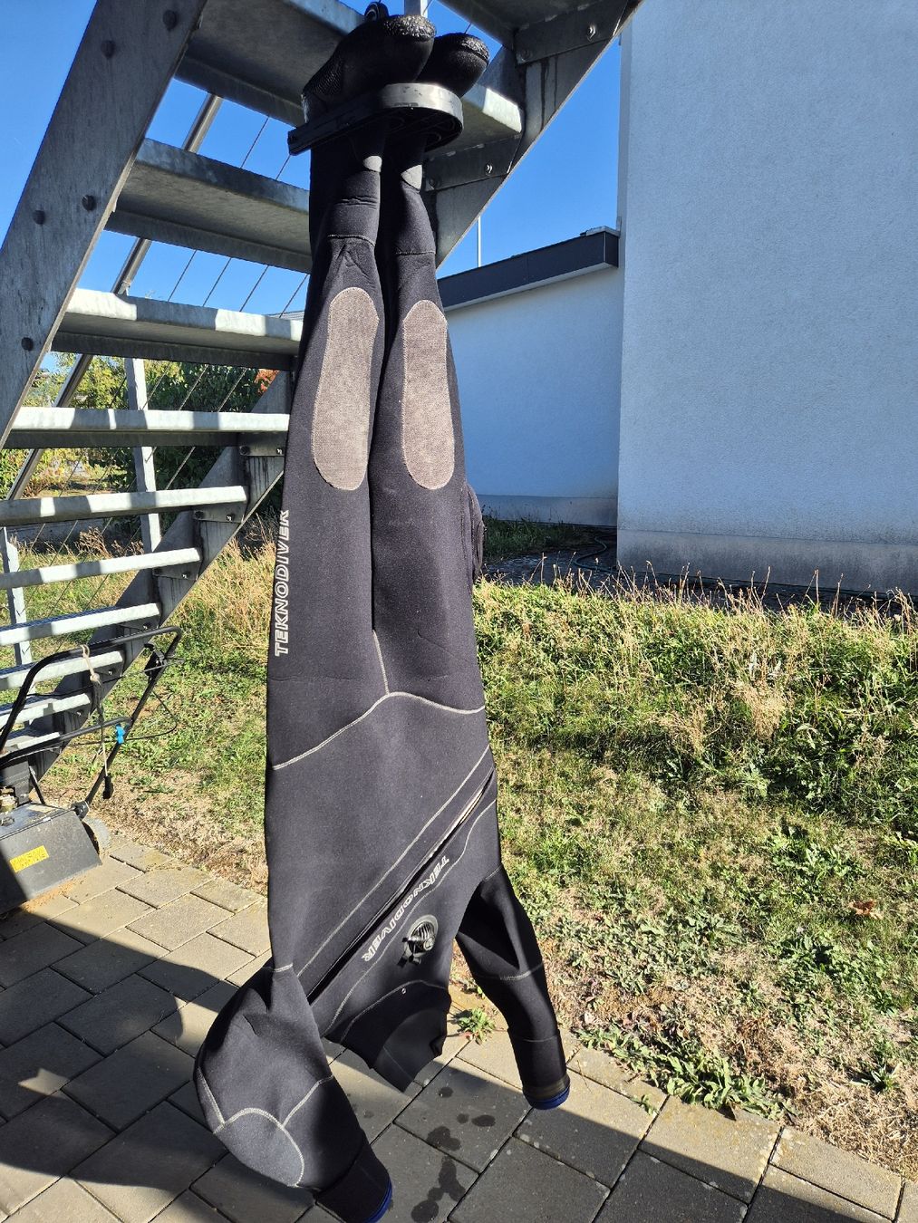 Tauchanzüge: Combi étanche plongée 3XL 1/2, pointure 45 – Gebraucht aus Cornol von blinkie3 7