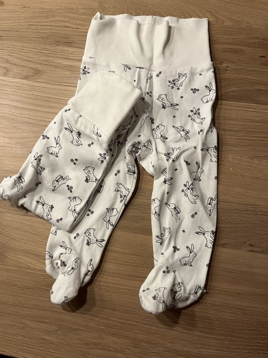Lotti di vestiti: 2 Langarm Bodys mit Häschen 62/68 – Usato da Wolfhausen venduto da Celie87 1