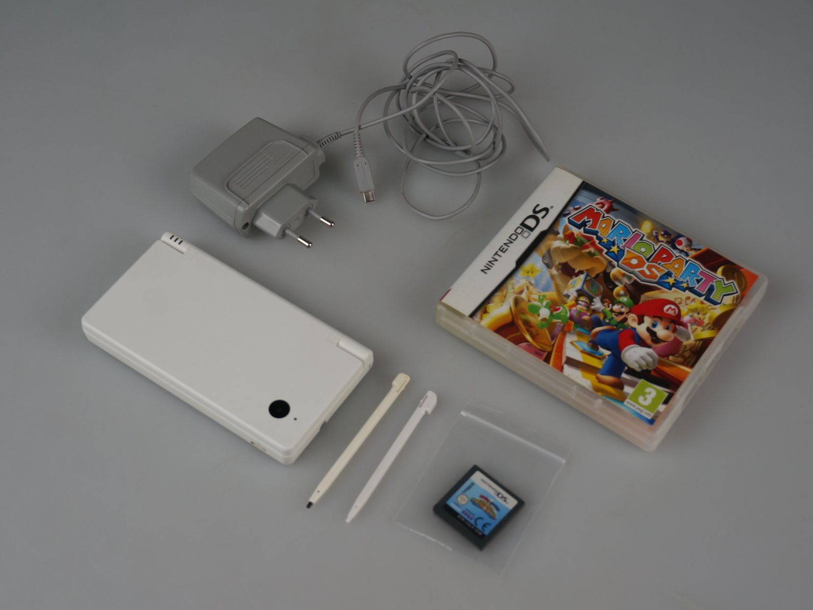 Nintendo Console: Nintendo DSi + 2 Spiele Bundle – Usato da Rüti ZH venduto da Restwert_Rueti_ZH