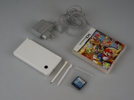 Nintendo DSi + 2 Spiele Bundle