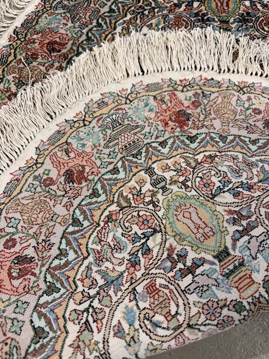Teppiche: Orientalischer Teppich rund mit Fransen Seide – Gebraucht aus Strengelbach von RaenAntikDesign 5