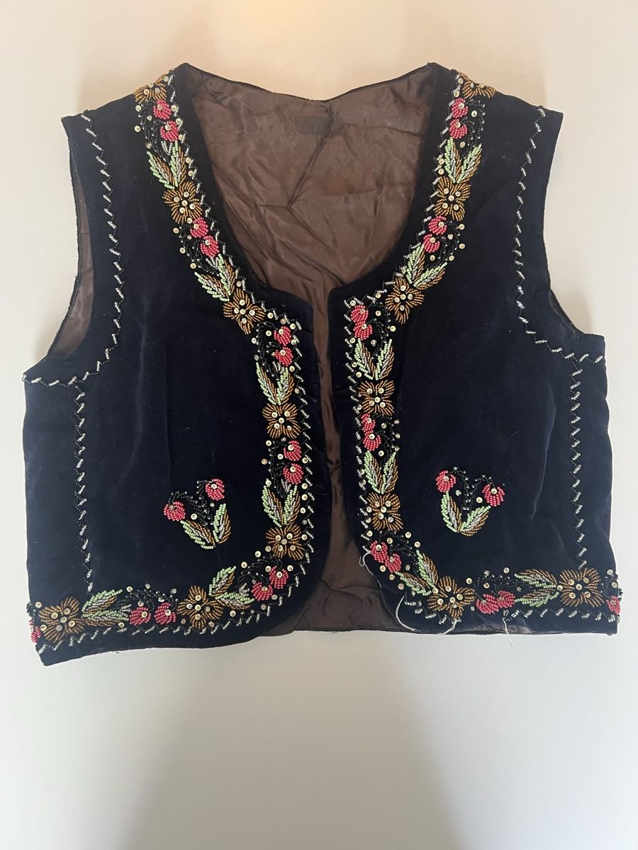 Gilets & Westen: Samtgilet perlen bestickt – Gebraucht aus winterthur von Cw5 1