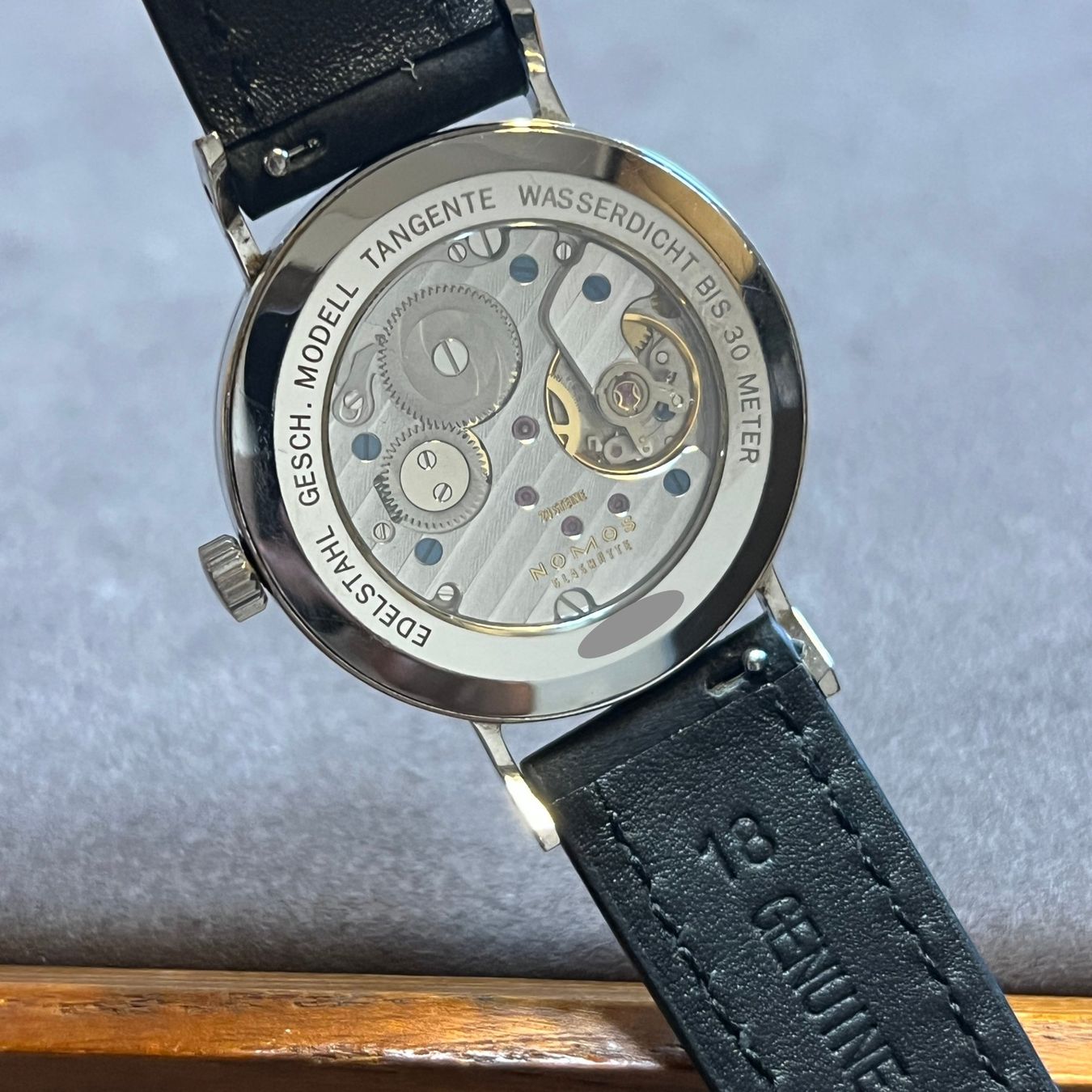 Nomos Orologi: Nomos Tangente Datum Mechanical Silver Dial – Usato da Carouge GE venduto da Watchaser 4