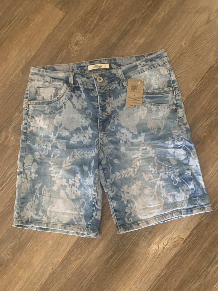 Jeans: Shorts – Neuf (Voir description) à Emmen par ama_8wmn 1