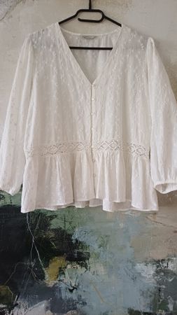 PIGALLE Damen Bluse Weiss Grösse L mit Spitze - NEU