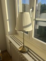 Tischlampe mit Schirm
