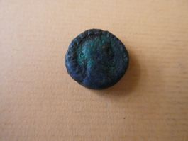 uralte Bronzemünze  18 mm  1.40 g