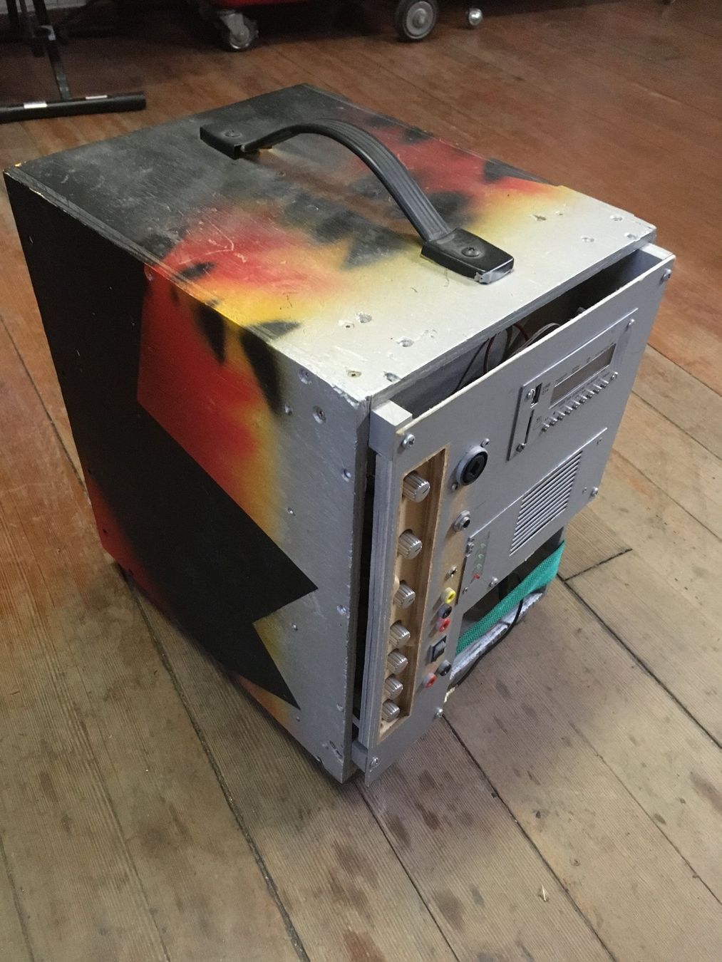 Amplificatori: Mobiler Verstärker 12V – Usato da Necker venduto da Styfel 1