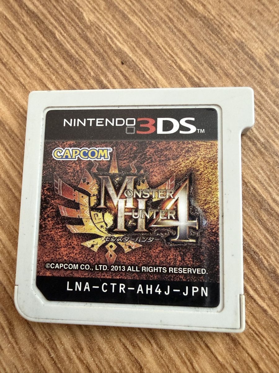 Giochi: Nintendo 3DS Spiel - Monster Hunter 4 - Japanische Version – Usato da Glattpark(Opfikon) venduto da ben_7t9l
