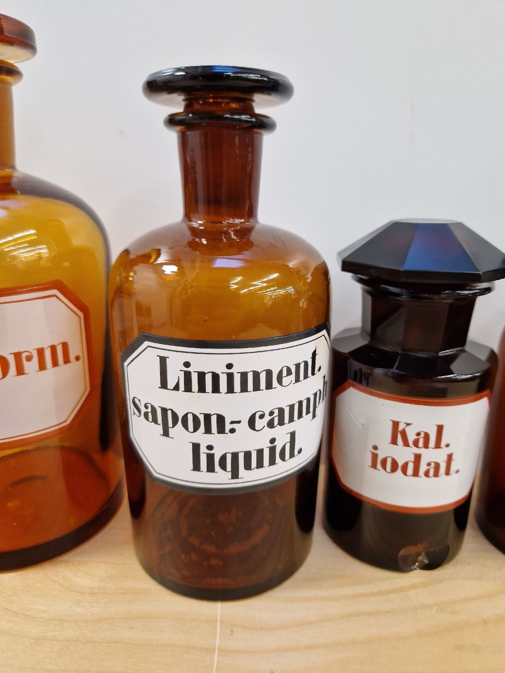 Gläser: 8 alte Apotheker Flaschen Glas – Gebraucht aus Rieden AG von  4