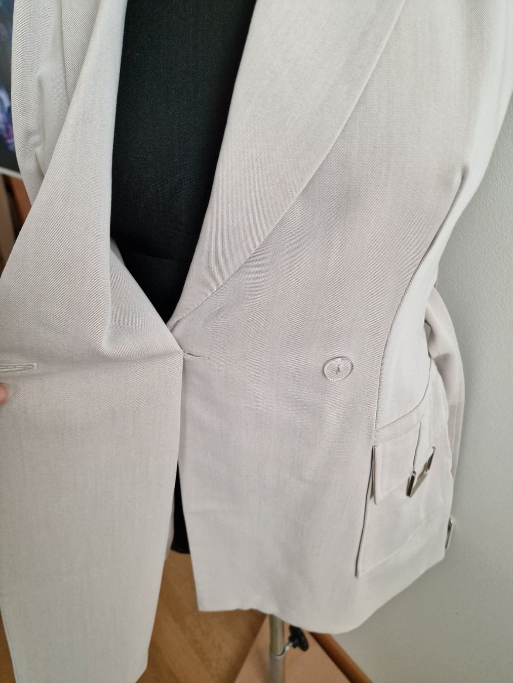 Jacken: Ärmellos Beiger Blazer – Gebraucht aus Zürich von ale_bg2x 5