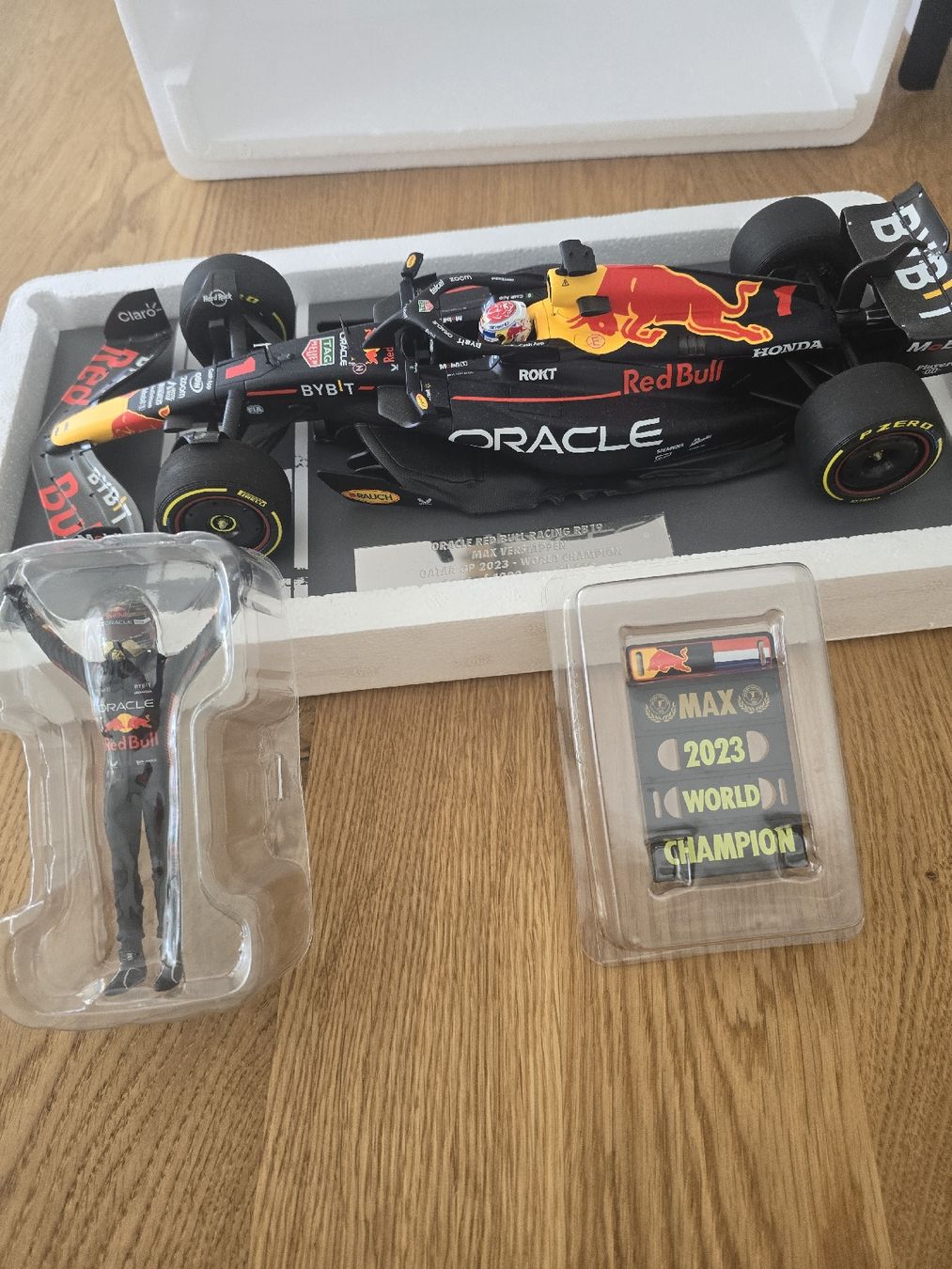 Minichamps Modellini d'auto: Formel1 Modellauto – Usato da Küttigen venduto da SweetChaiLemon