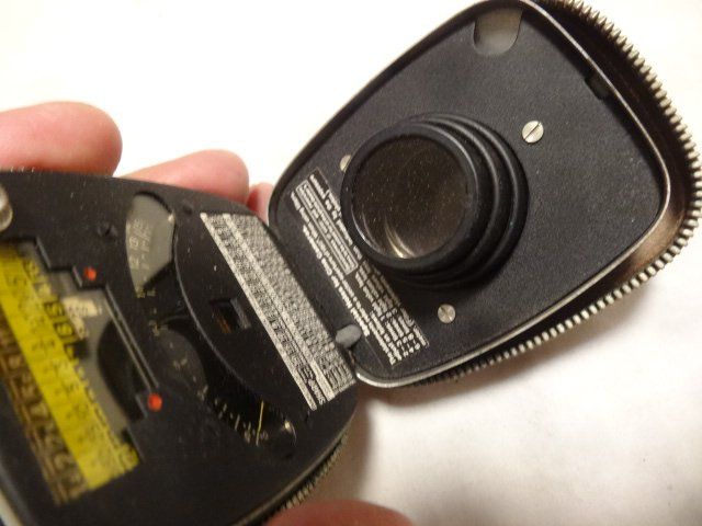 Fotocamera: BERTRAM KAMERA ANTIK LICHT MESSER-ETUI-OHNE GRANTI,LÄÜFT. – Usato da zürich venduto da ahmad01 7
