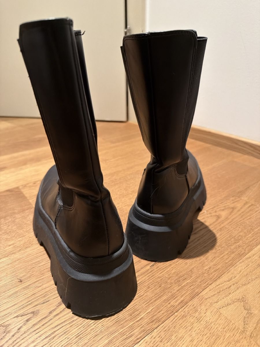 Scarpe da donna: Modern leather boots  – Nuovo (secondo la descrizione) da Hausen AG venduto da nik_9sg2 3