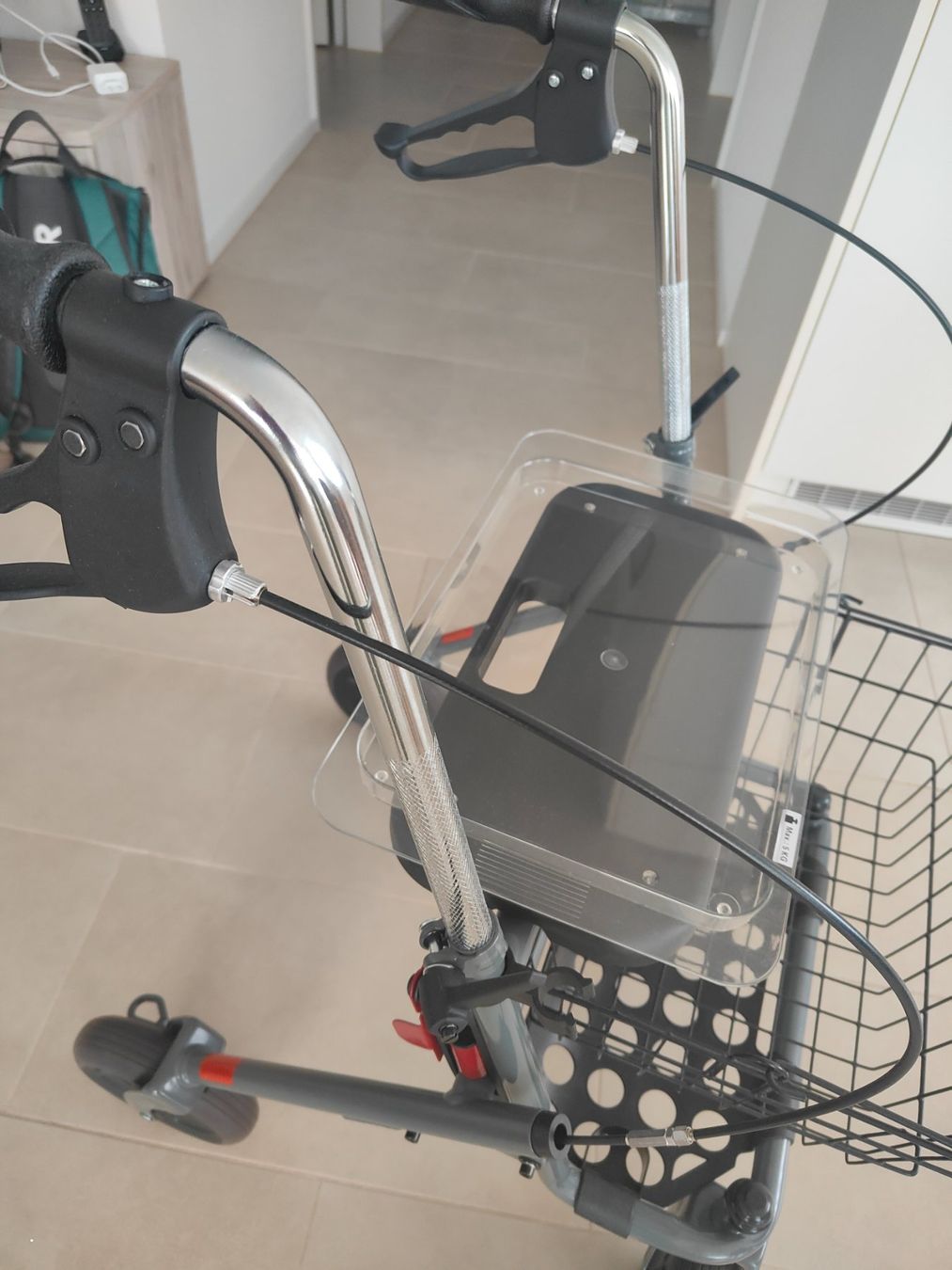Ausili per la deambulazione: Wohnungsrollator mit Korb und Tablett, ungenutzt – Nuovo (secondo la descrizione) da St. Gallen venduto da Bisaknosp 5