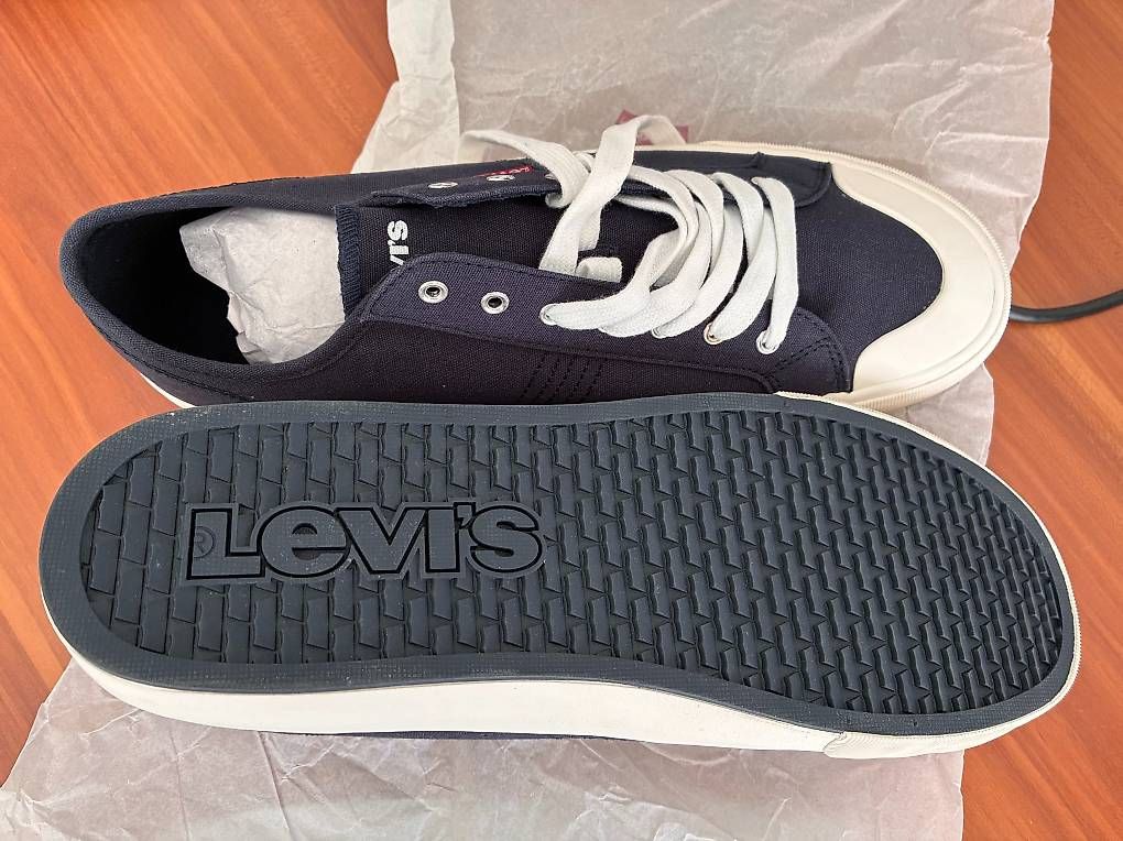 Scarpe da uomo: Levi s Ls1 Low Trainers Black EU 46 Man – Usato da Zürich venduto da max_8cpy 3