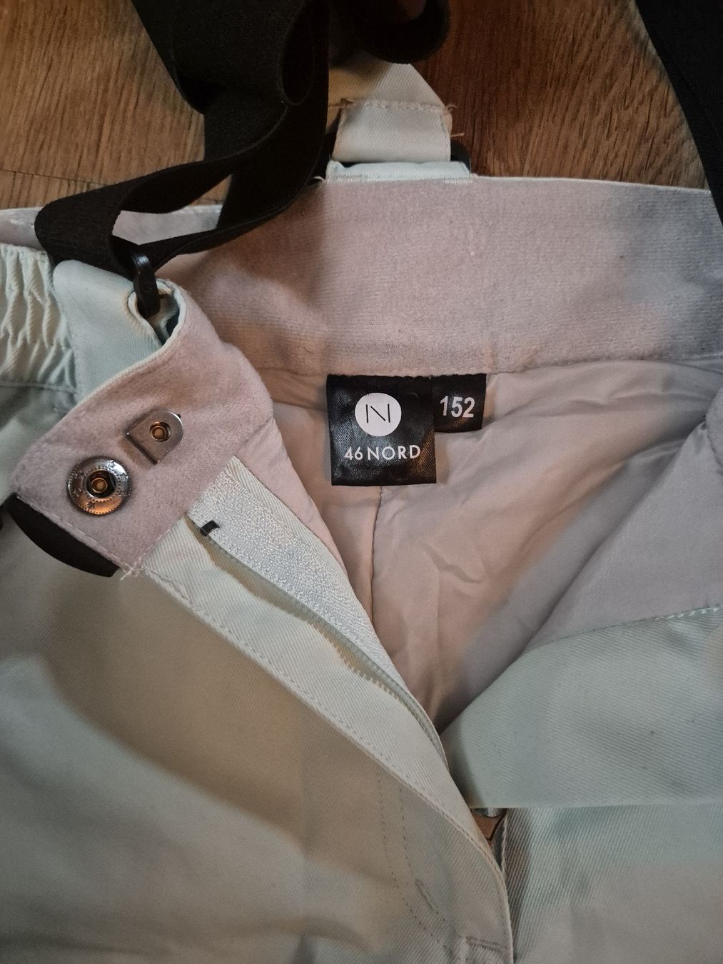 46 Nord Pantaloni: 46 Nord maedchen skihose Gr.152 – Usato da Ostermundigen venduto da Louhdezd 1