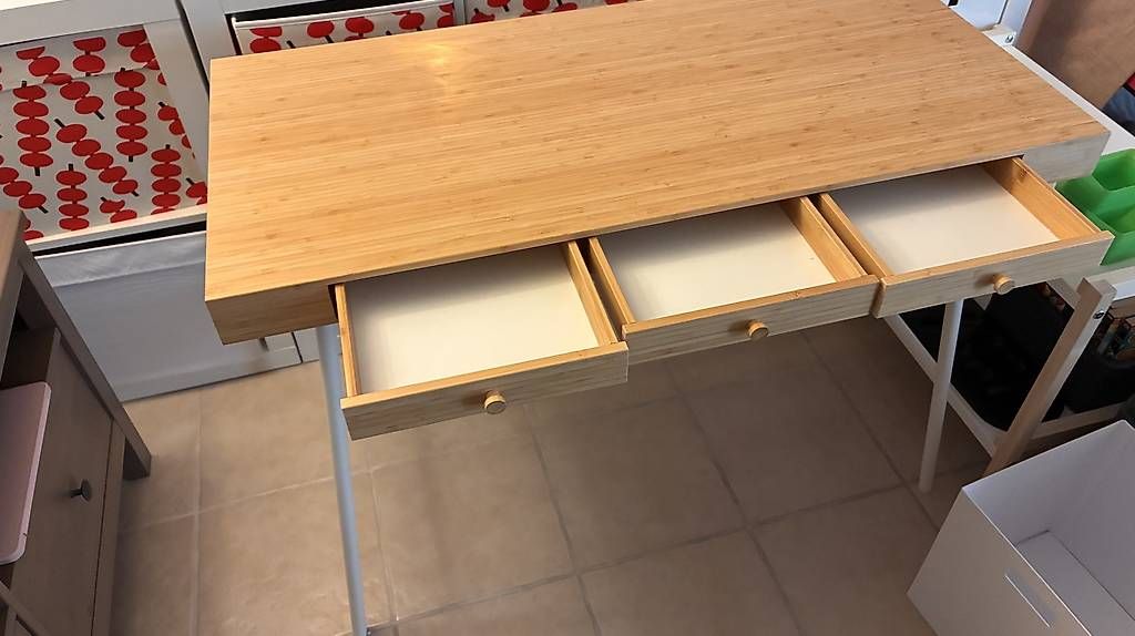 Ikea Bureaux: Schreibtisch – D'occasion à Wolhusen par Tascha 1